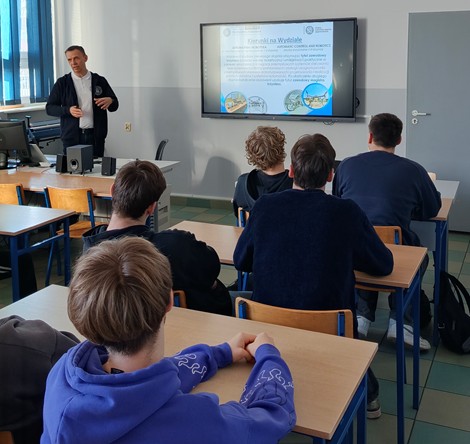 Promocja oferty edukacyjnej Politechniki Poznańskiej w Gostyniu